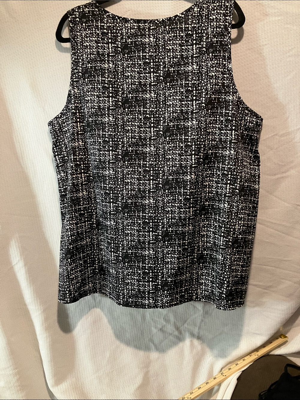 Women's Black & White V‑Neck Tank Top - Picture 6 of 7